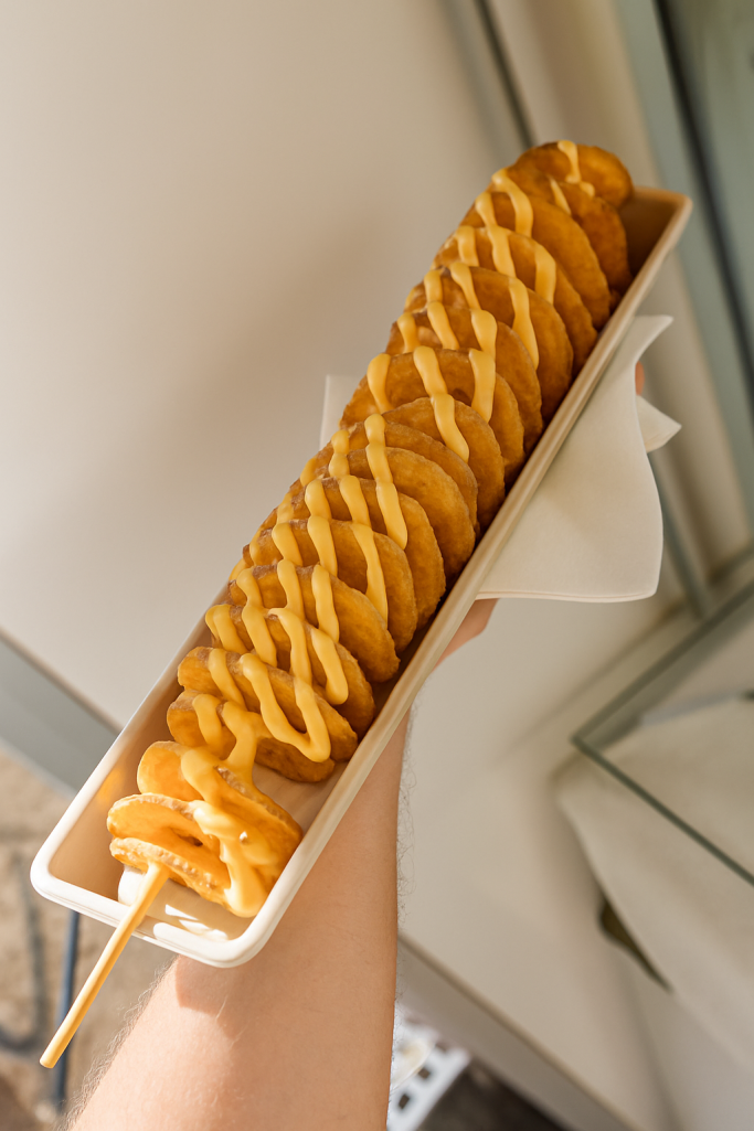 Im Bild mit Chili Cheese Soße